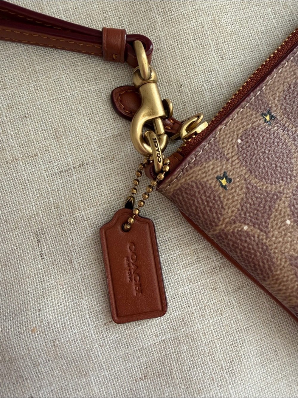 Coach Brooklyn Bridge Holiday Brown Wristlet - Picture 5 of 8